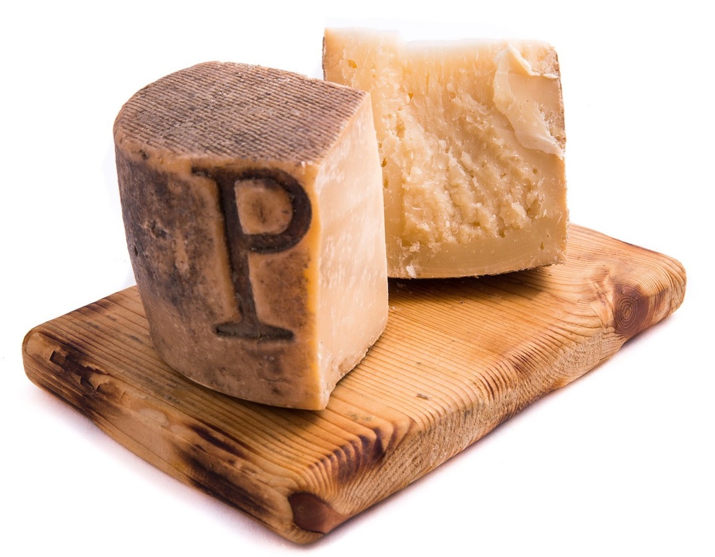 Petrucci - Vecchio Stampo Pecorino Aged in Grotto 石窟中陳釀芝士